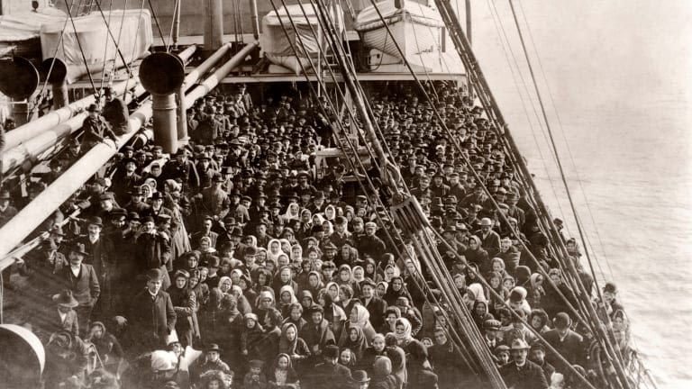 Early Immigrants - Ellis Island, USA Early Immigrants - Ellis Island, USA